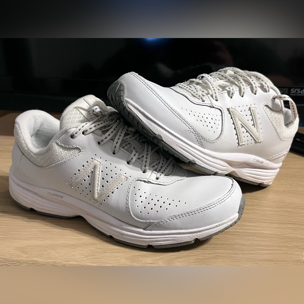 Women’s New Balance White Cushioned Sneakers Size 7